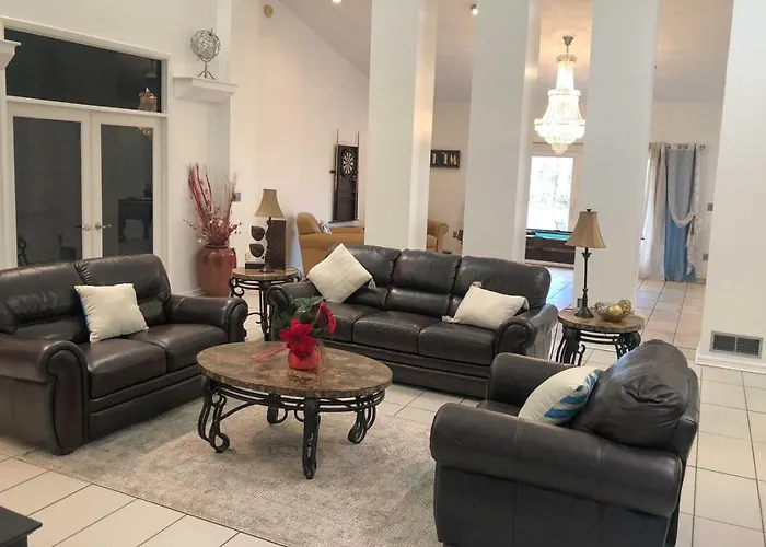 Pet-Friendly Dover Retreat With Yard And Pool Table