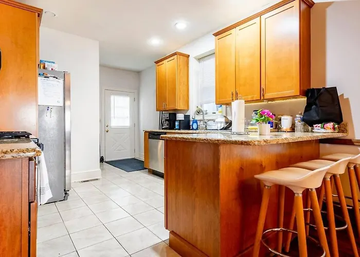 Family Friendly Home In Trolley Square