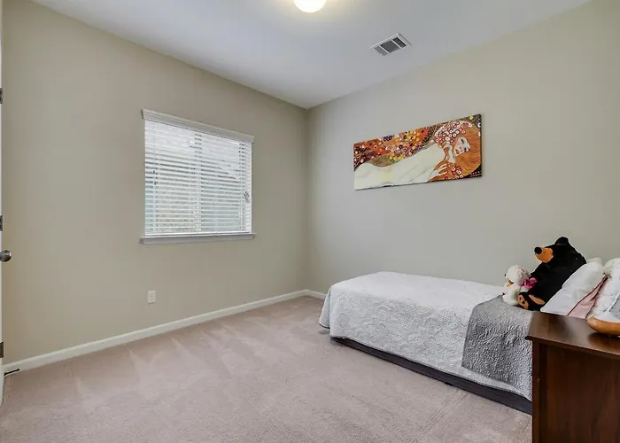 Tesla District Stay - Private Room - Wifi Plus Parking