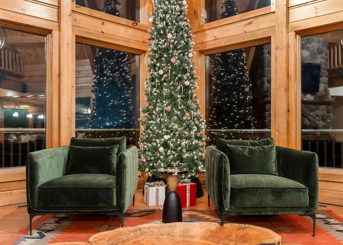 Epic 9-Bed Yellowstone Lodge Theater, Bars, Sauna & Ski Views