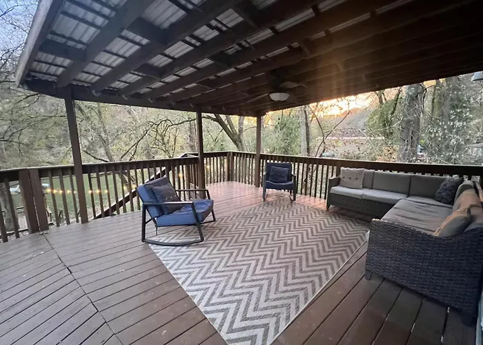 River Relaxation | Riverfront Home| Winchester