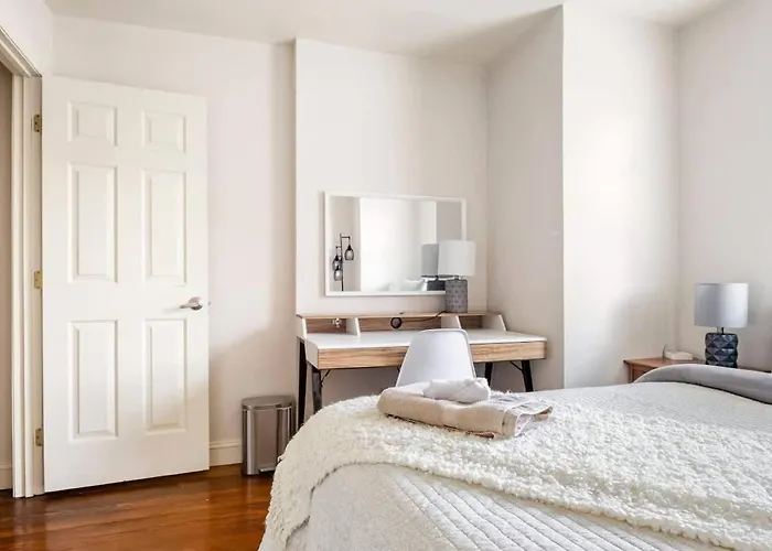 Family Friendly Home In Trolley Square