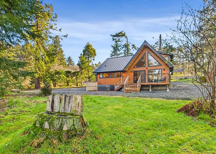 Beautiful Ocean View Cabin And Hot Tub!
