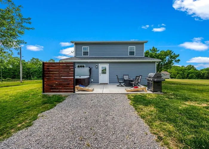 Spacious Home 4Br Fire Pit, Patio Hot Tub