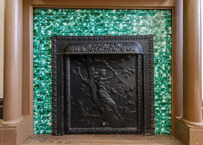 Spacious Home In Troy