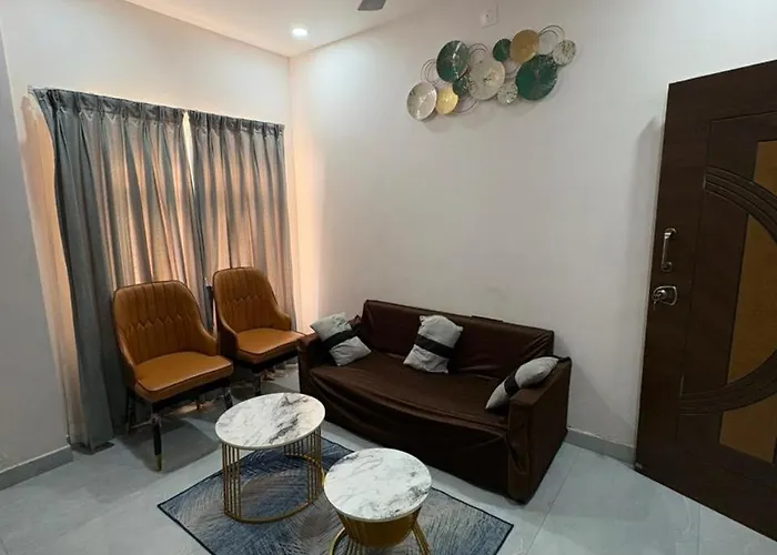 Tanu'S Grand Hotel And Banquet Hall