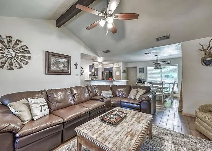 Kerrville Hidden Gem With Firepit And Grill - Great Location