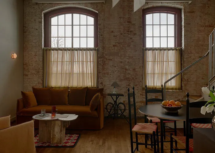 Pocketbook Hotel And Baths