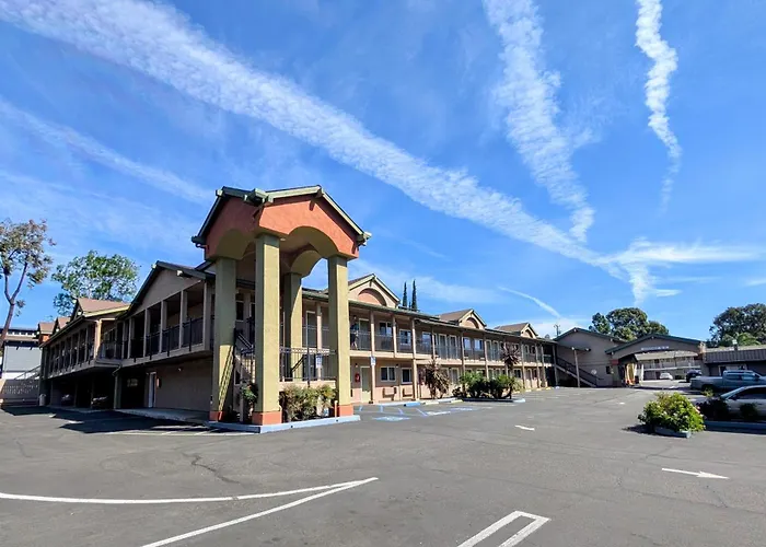 Olive Tree Inn & Suites, A Howard Johnson By Wyndham