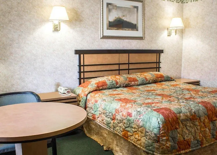 Econo Lodge Inn & Suites Colonie Center Mall