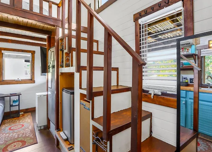 Arbor House Of Dripping Springs - Hound Hollow