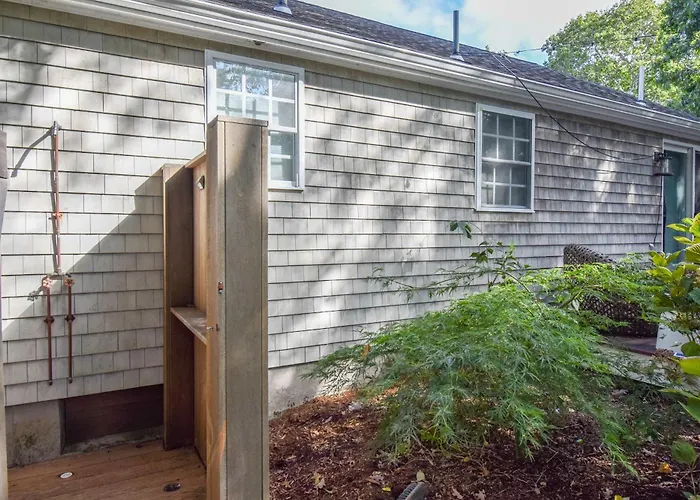 Fully Renovated Walk To Scargo Lake
