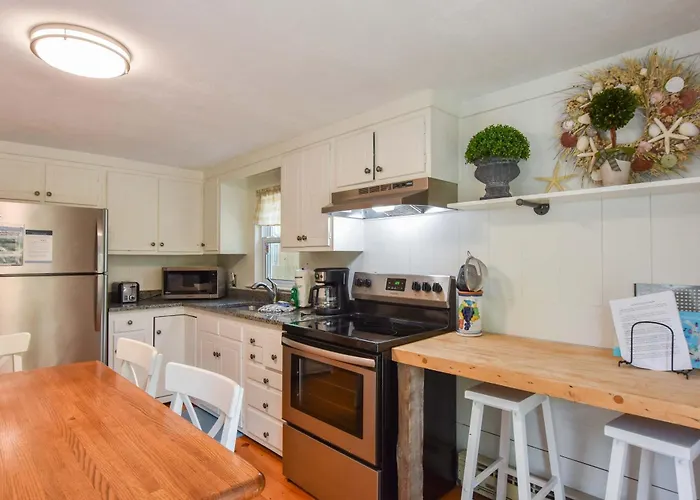Great Home With Game Space 0 8 Miles From Cooks Brook Beach