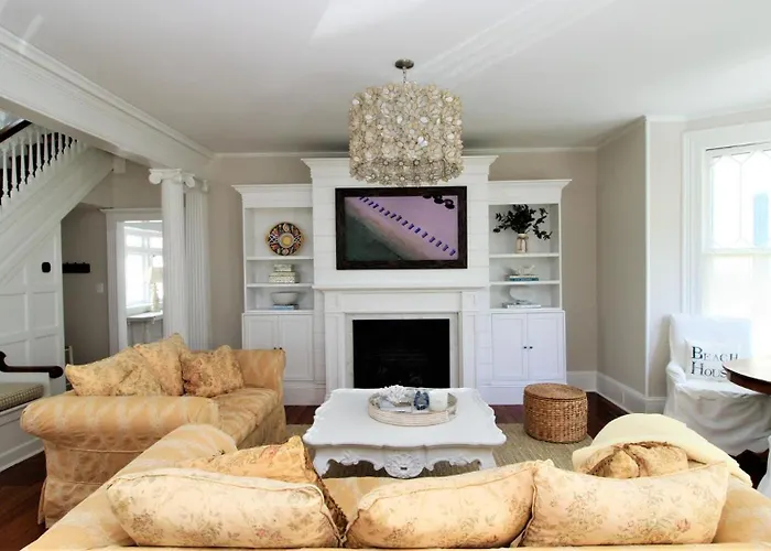 207 Howard Street - The "Schapteau"
