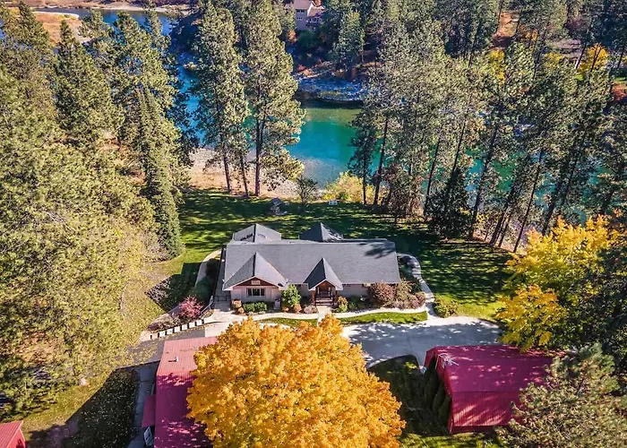 Private Riverfront Estate With Kayaks & Views