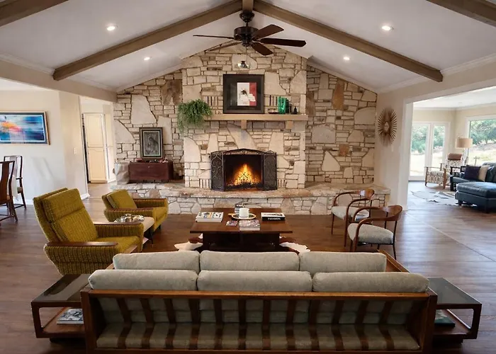 Boerne Modernist Ranch