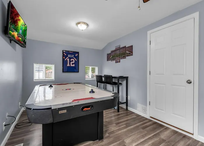 Cozy Cleveland Hill Retreat