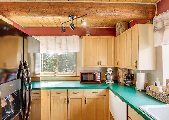 Wild Adventures In Eureka! Amish-Crafted Cabin