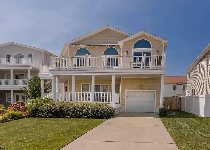 Luxurious Beach Block 4-Bdrm House For The Whole Family - Prices Reduced!!