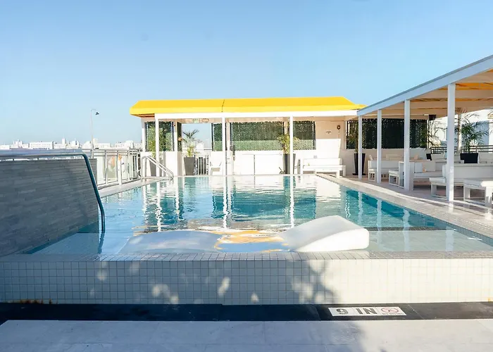 Leslie Hotel Ocean Drive