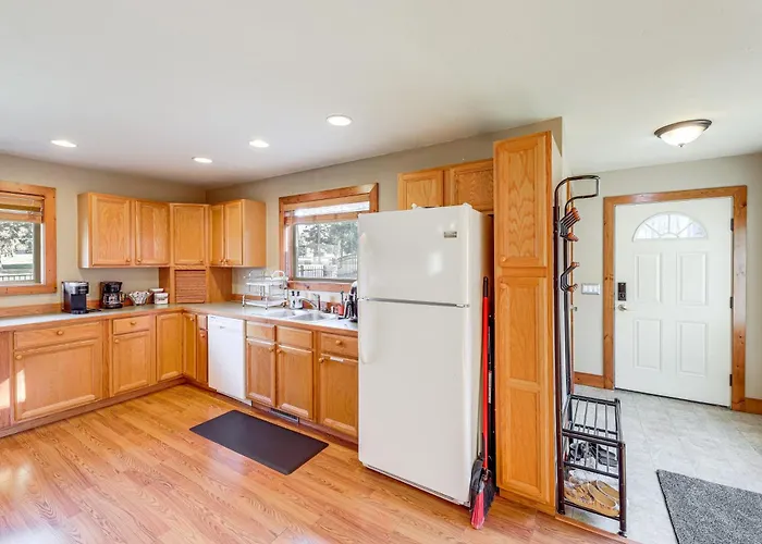 Columbia Falls Private Retreat: Pool Table & Deck!