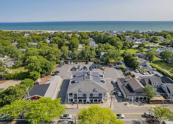 Tjs Tide: Prime Location Condo W/ Outdoor Deck