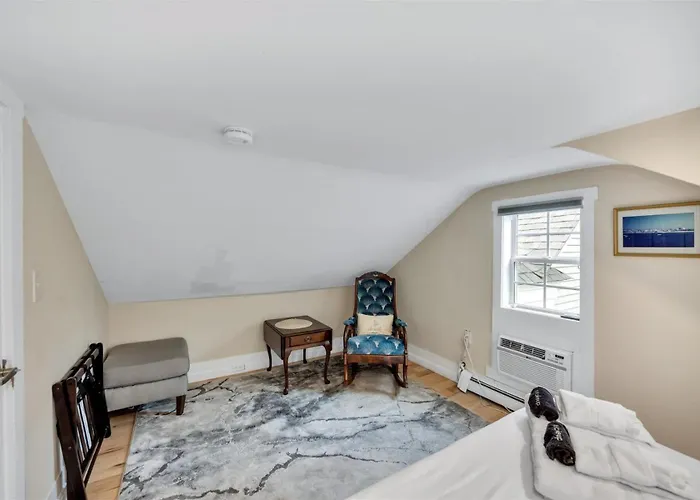 3 Bedroom Cape House By Leavetown Vacations