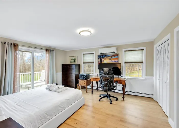 3 Bedroom Cape House By Leavetown Vacations