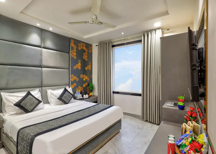 Hotel Kaca Inn - Near New Delhi Railway Station & Connaught Place