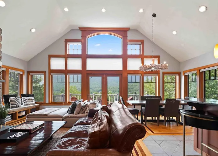 Huge 7Br Mountain Lodge Hot Tub & Putting Green