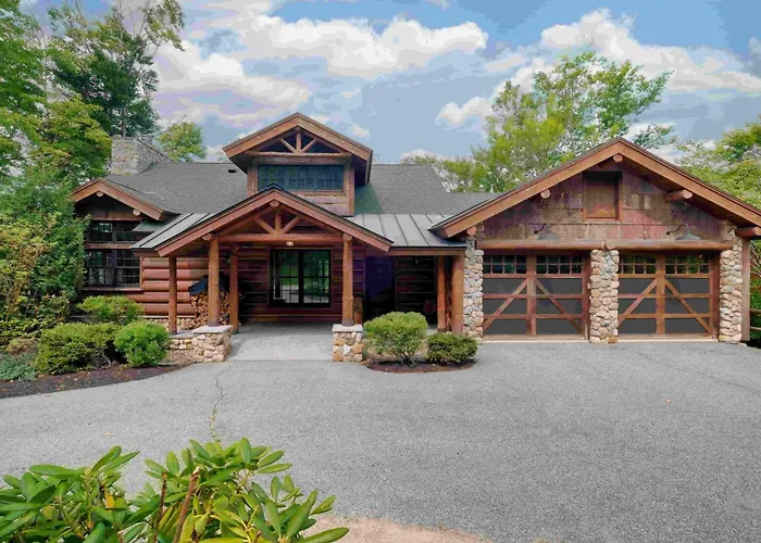 Luxury Log Cabin W Elevator, Hot Tub & Pool Table