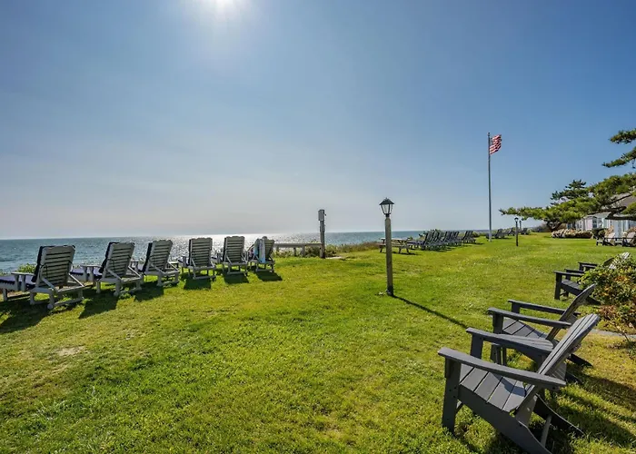 Cozy Cape Getaway For Two At The Sea Rose