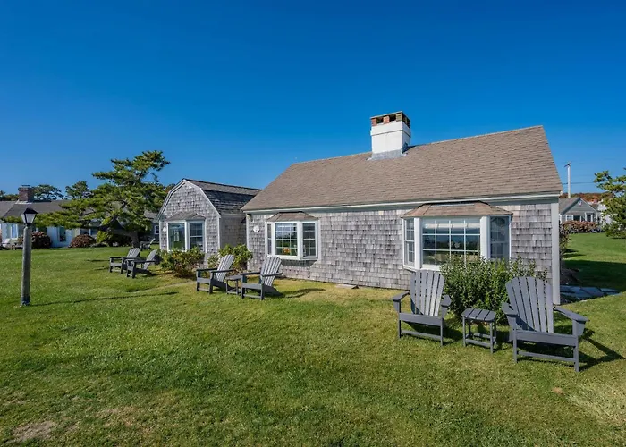 Cozy Cape Getaway For Two At The Sea Rose