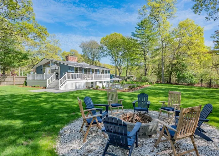 Relax At This Dog-Friendly Sandwich Retreat
