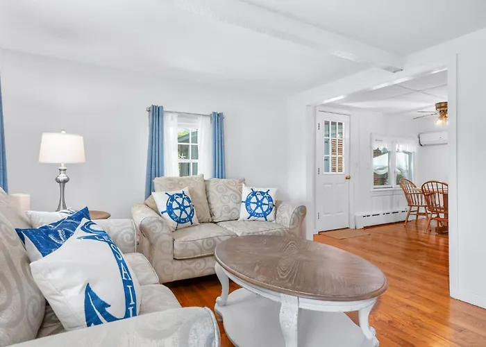 Cozy Town Neck Cape Escape - Pet Friendly