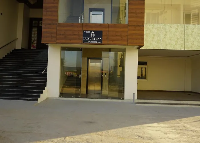 D D Luxury Inn