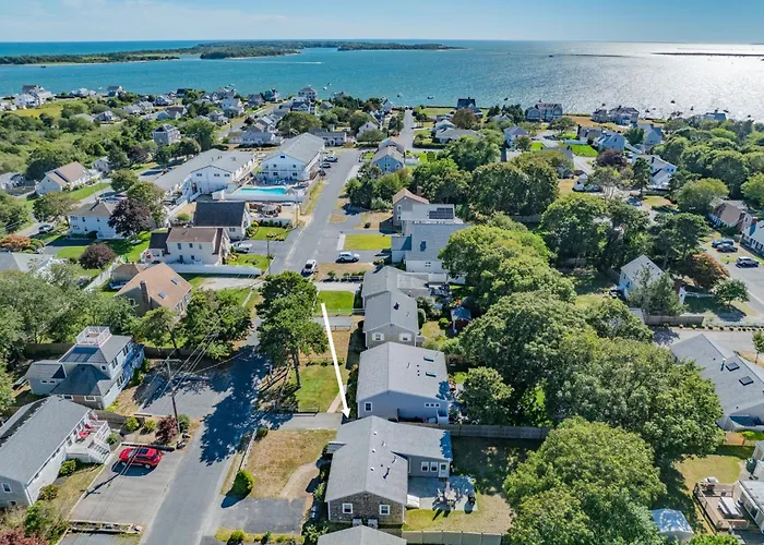 Sunny Cape Cod Cottage Near Lewis Bay