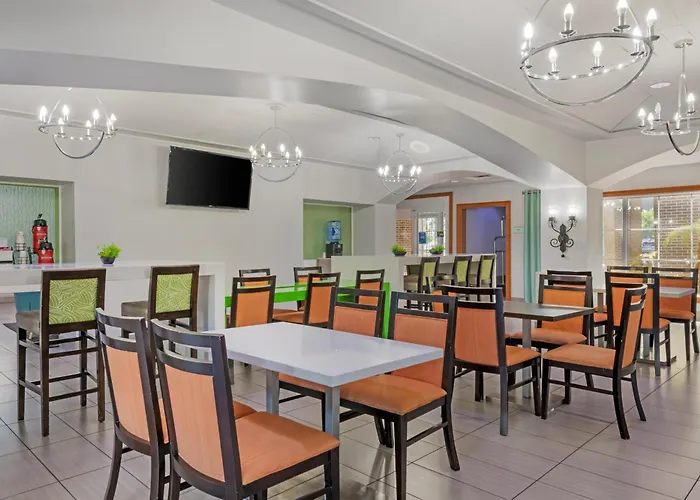 Best Western Plus Orlando Lake Buena Vista South Inn & Suites