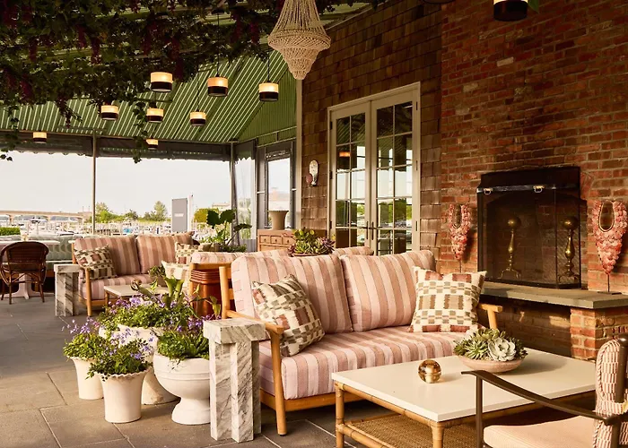 Faraway Sag Harbor