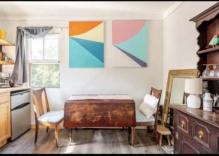 Bright Apt W Additional Room