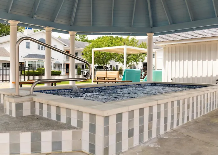Driftaway Hotel And Pool