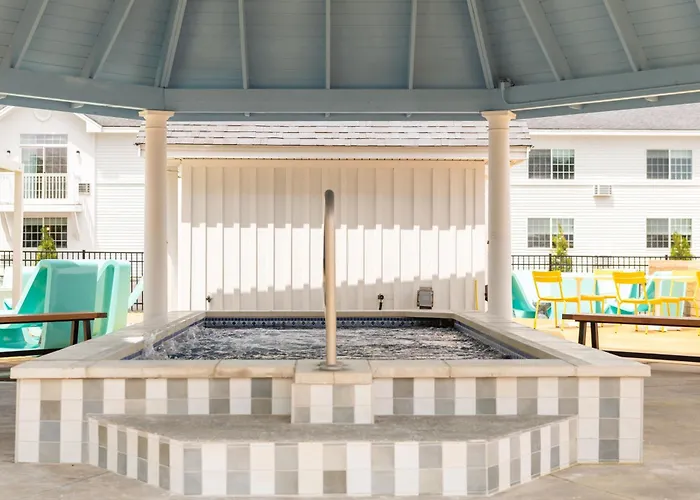 Driftaway Hotel And Pool