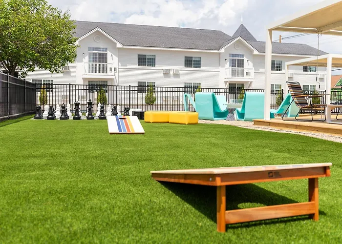 Driftaway Hotel And Pool