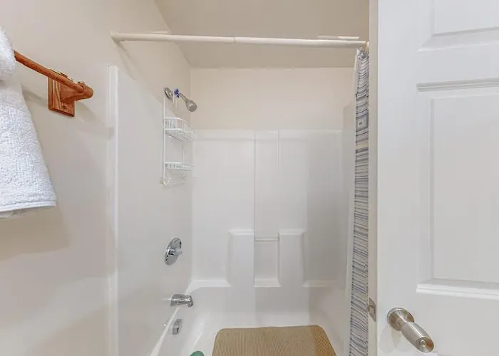 Inviting Dog-Friendly Home With Firepit & Ping-Pong - Near Acadia National Park
