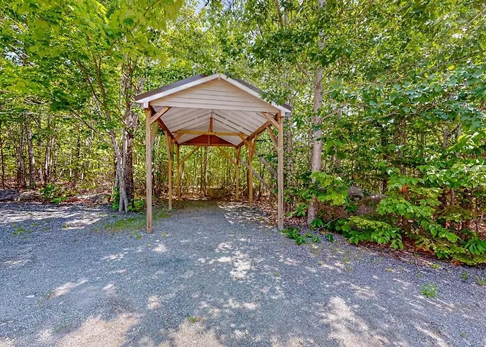 Inviting Dog-Friendly Home With Firepit & Ping-Pong - Near Acadia National Park