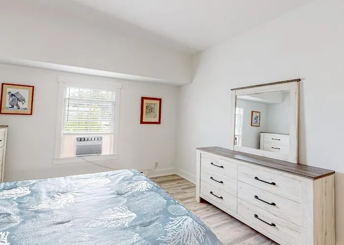 Oceanfront, Dog-Friendly Condo With Boothbay Harbor Views & Prime Location