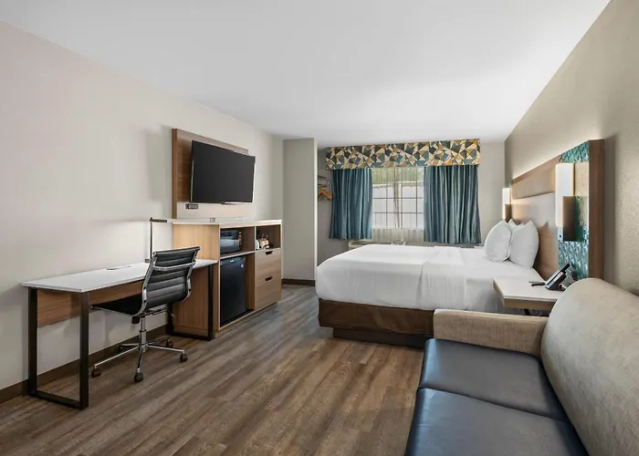 Econo Lodge Inn & Suites Santa Fe South