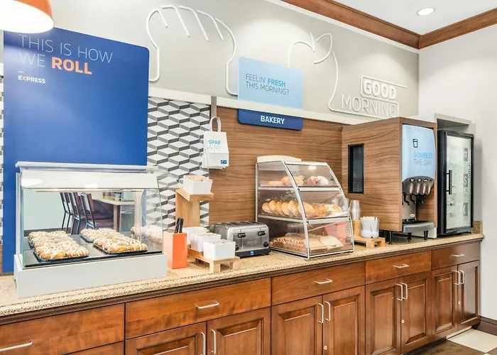 Holiday Inn Express & Suites Wilmington-Newark By Ihg