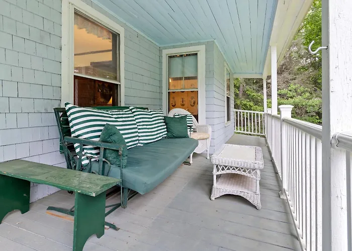 Century-Old Oceanfront Home With Wraparound Porch - Walk Downtown, Dogs Ok