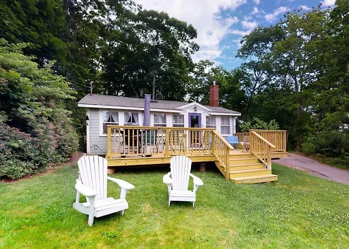 Dog-Friendly Fisher Hill Home With Patio And Wood Stove - Walk To The Harbor